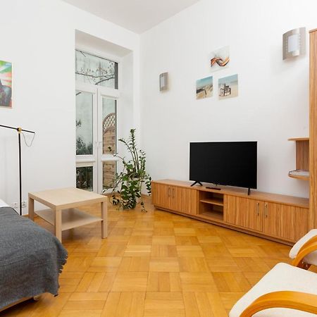 Downtown Studio Apartment By The Park By Noclegi Renters Warszawa Exteriör bild